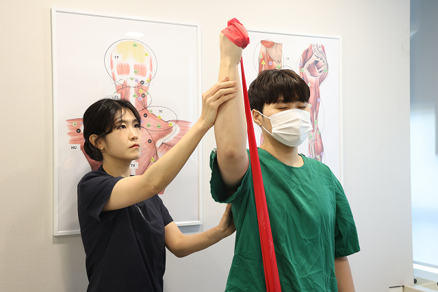공덕마디탄탄의원 전문 치료사 재활 운동 치료